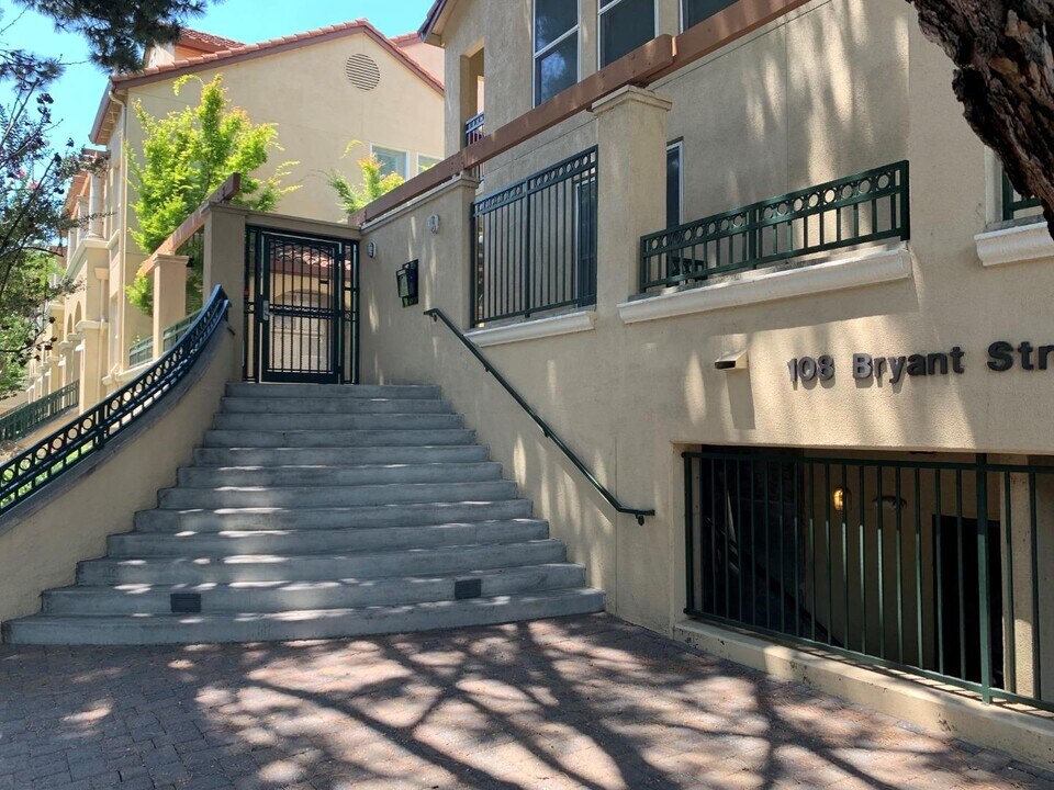 108 Bryant St in Mountain View, CA - Building Photo