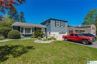 2627 Nottingham Rd in Bethlehem, PA - Building Photo