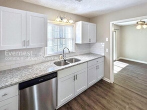 295 E Burns Ct SW in Marietta, GA - Building Photo - Building Photo