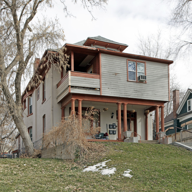 672 N 200 W in Salt Lake City, UT - Foto de edificio - Building Photo