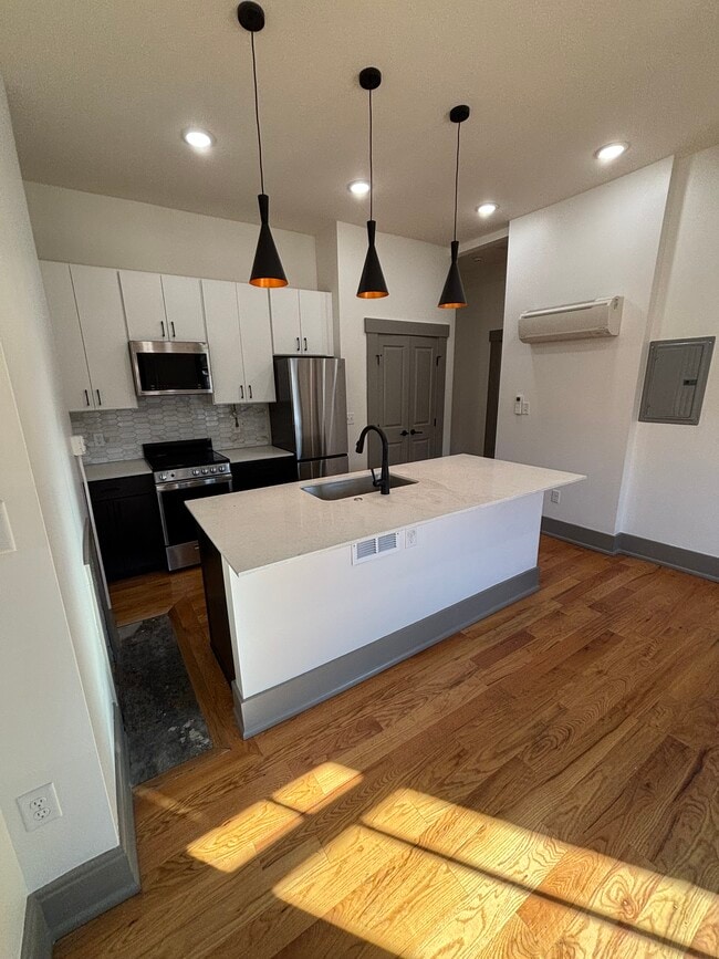 1725 Elm St