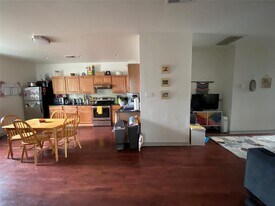 615 W N Loop Blvd in Austin, TX - Building Photo