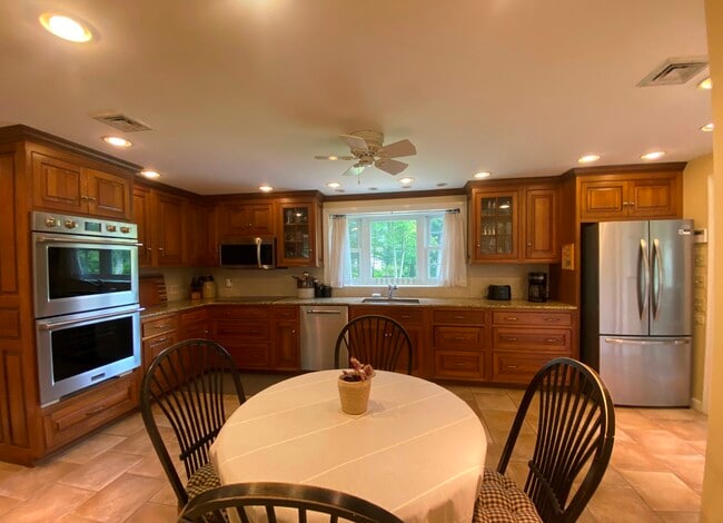 437 Green Hill Rd in Madison, CT - Building Photo - Building Photo