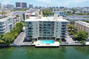 9500 W Bay Harbor Dr in Bay Harbor Islands, FL - Building Photo