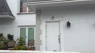 808 NE 27th Ave in Hallandale Beach, FL - Building Photo - Building Photo