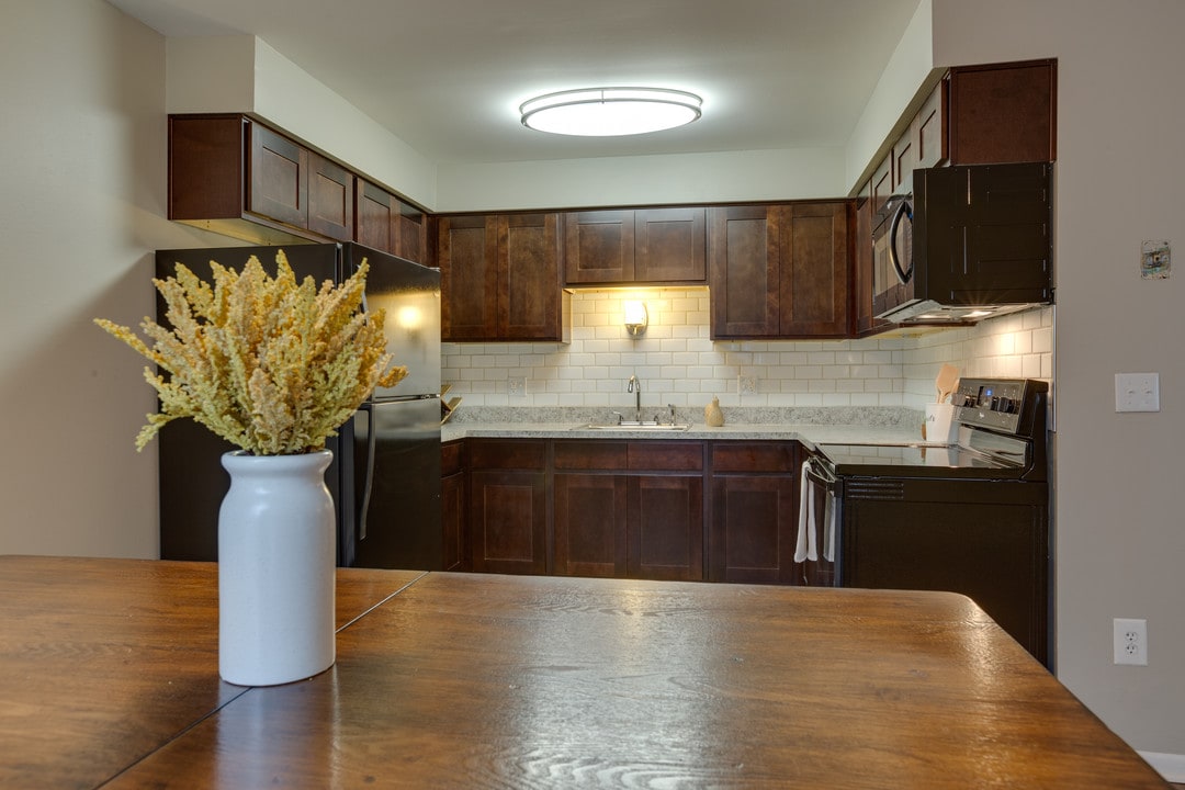 Sterling Hill Apartments in Shelby Township, MI - Building Photo