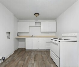 18427-18429 SE Yamhill St in Portland, OR - Building Photo - Building Photo