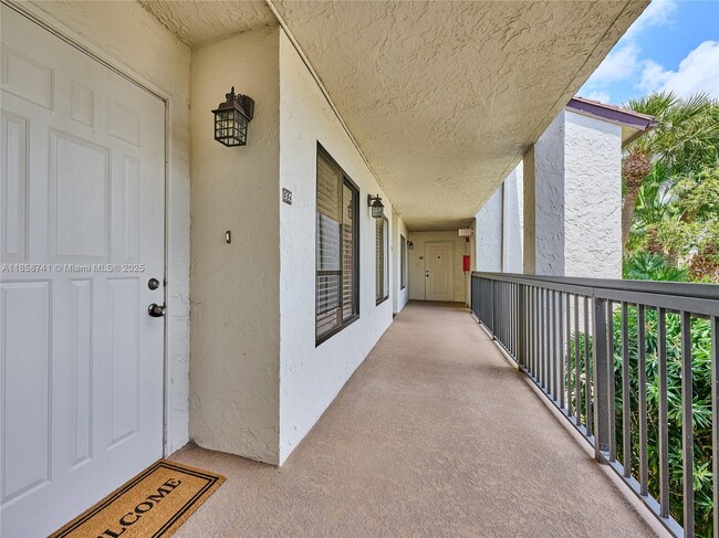 5380 Cedar Lake Dr in Boynton Beach, FL - Building Photo - Building Photo