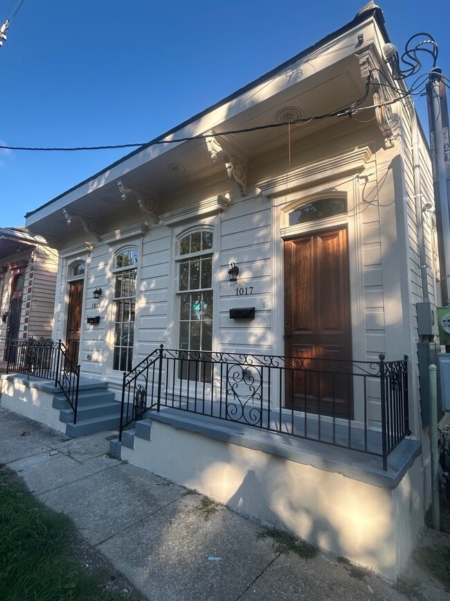 property at 1015 N Galvez St