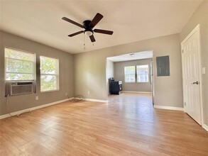 3420 Michigan St in Baytown, TX - Foto de edificio - Building Photo