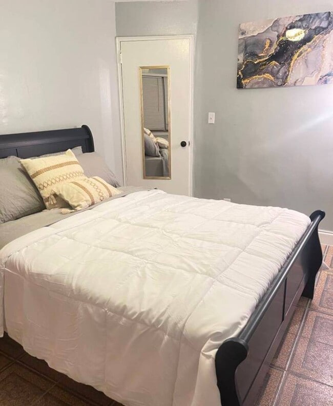 21-24 28th Ave in Queens, NY - Building Photo - Building Photo