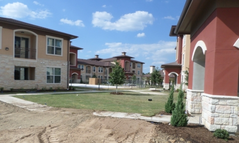 Highland Villas in Bryan, TX - Building Photo