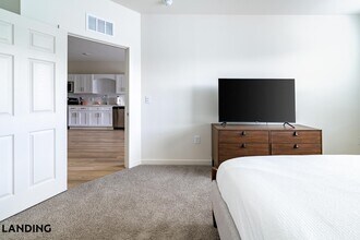 6225 Mobile Hwy, Unit B-2203 in Pensacola, FL - Foto de edificio - Building Photo