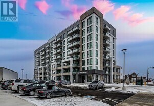 720 Whitlock Ave in Milton, ON - Building Photo