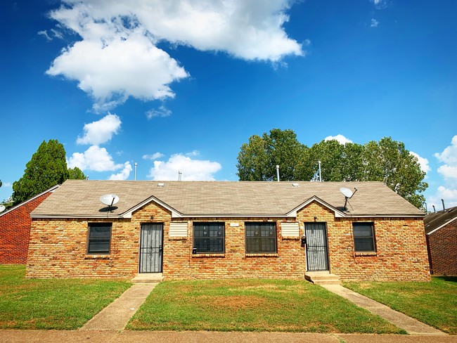 Thompson Court Apartments in Memphis, TN - Building Photo - Building Photo