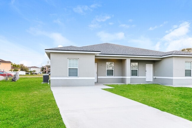 530 Imperial Pl in Kissimmee, FL - Foto de edificio - Building Photo