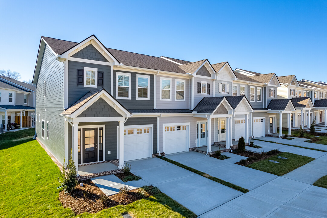 Simmons Ridge in Franklin, TN - Building Photo