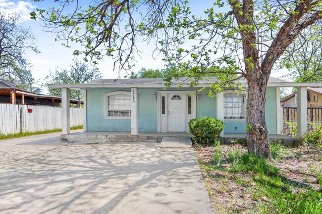 1718 Commercial Ave in San Antonio, TX - Building Photo - Building Photo