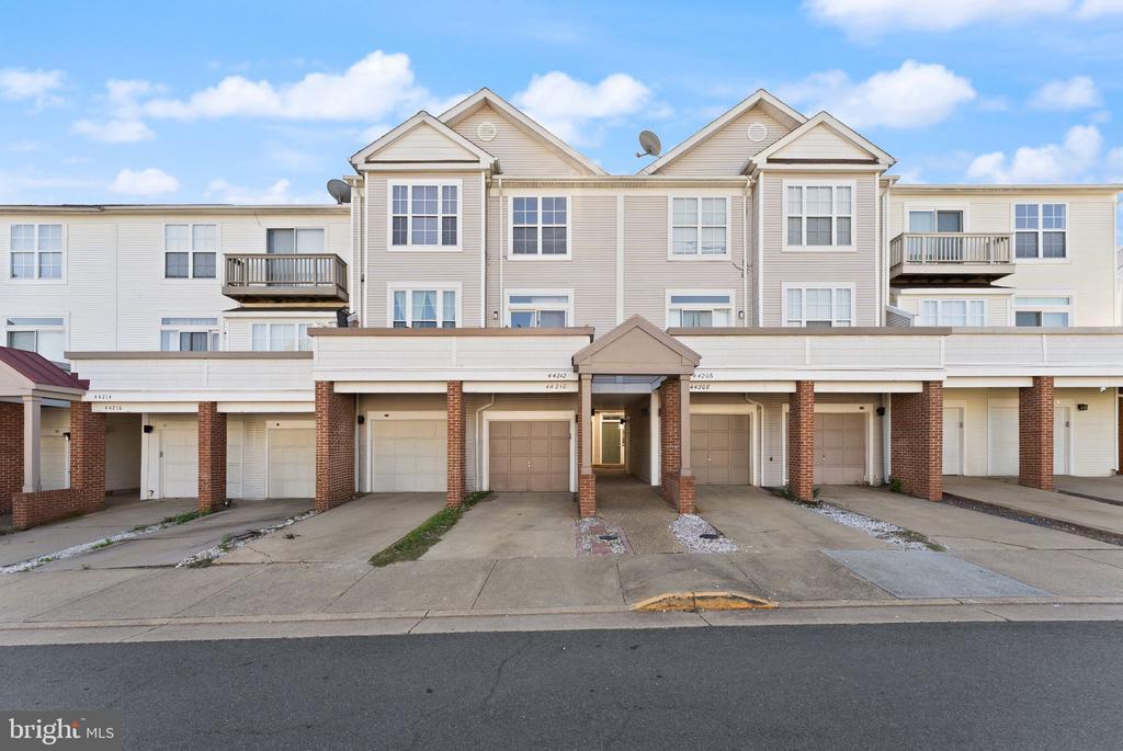 44210 Shady Glen Terrace in Ashburn, VA - Building Photo