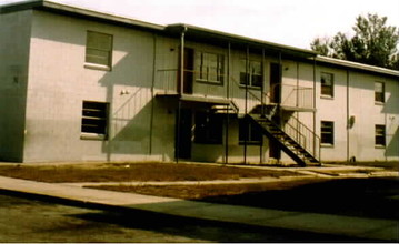 Plaza De Las Fuentes in Pine Castle, FL - Foto de edificio - Building Photo