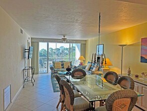 15191 Cedarwood Ln in Naples, FL - Building Photo - Building Photo