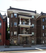 469 Roncesvalles Ave in Toronto, ON - Building Photo