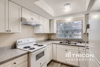 25200 Quaker Ridge Ave in Sorrento, FL - Building Photo - Building Photo