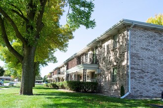 Oakview in De Pere, WI - Building Photo - Interior Photo