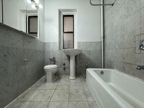 884 Riverside Dr in New York, NY - Foto de edificio - Building Photo