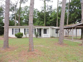 220 E Highland Dr in Pensacola, FL - Building Photo