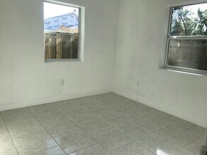 3619 E 33rd Ave in Tampa, FL - Foto de edificio - Building Photo