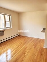 6830 N Sheridan Rd, Unit 561 in Chicago, IL - Foto de edificio - Building Photo