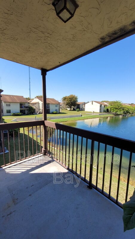 415 NW 210th St in Miami, FL - Building Photo - Building Photo