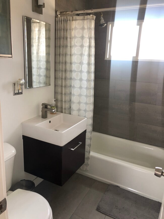 610 Indiana Ave, Unit 618 Indiana Ave #3 in Venice, CA - Building Photo - Building Photo