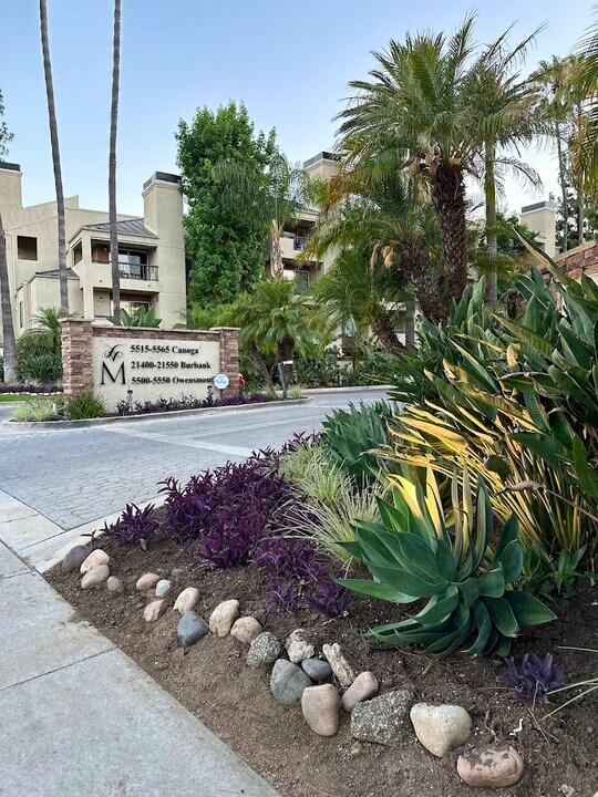 5500 Owensmouth Ave in Woodland Hills, CA - Foto de edificio