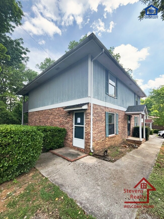 property at 402 Oriole Dr