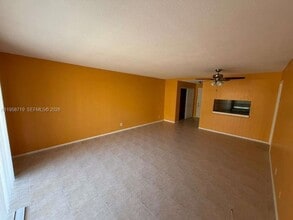 4848 NW 24th Ct, Unit 232 in Lauderdale Lakes, FL - Foto de edificio - Building Photo