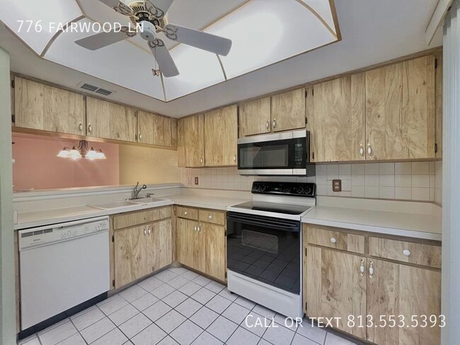 776 Fairwood Ln
