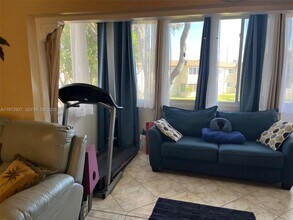 752 Lori Dr in Palm Springs, FL - Building Photo - Building Photo