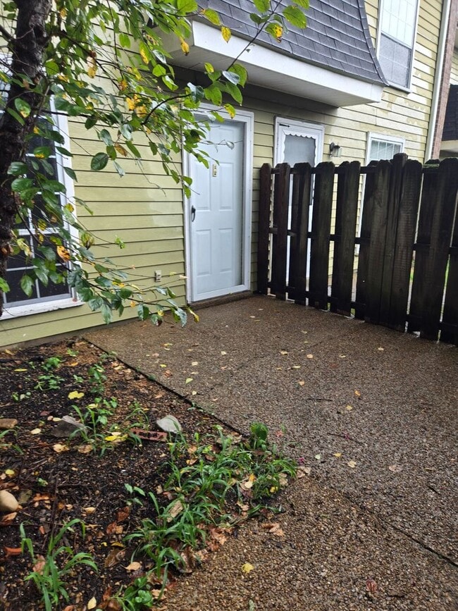 property at 286 Yelton Ct