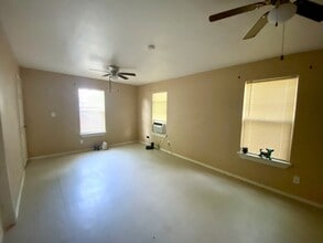 325 Belden Ave in San Antonio, TX - Building Photo - Building Photo