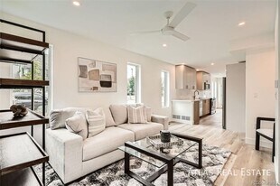 115 W 2nd Ave, Unit Hammack Pines Village in Denver, CO - Building Photo