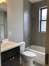 6704 N Artesian Ave, Unit 1N in Chicago, IL - Building Photo - Building Photo