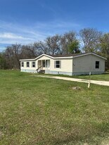 315 Forest Creek Ln in Bruceville, TX - Building Photo