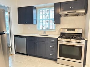 1843 Clintonville St, Unit Side Apt in Whitestone, NY - Building Photo - Building Photo