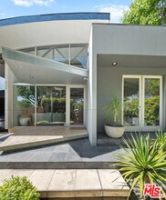 8735 Dorrington Ave in West Hollywood, CA - Building Photo - Building Photo