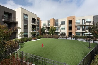 777 Hamilton in Menlo Park, CA - Foto de edificio - Building Photo