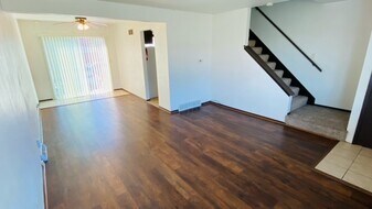 305 W 65th St in Davenport, IA - Building Photo