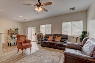 634 Pacific Cascades Dr in Henderson, NV - Building Photo - Building Photo