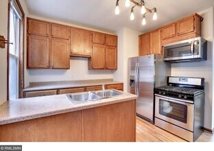 351 Grand Ave in St. Paul, MN - Building Photo - Building Photo